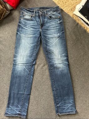 American Eagle Outfitters Slim Straight Faded Blue Jeans; 30/34